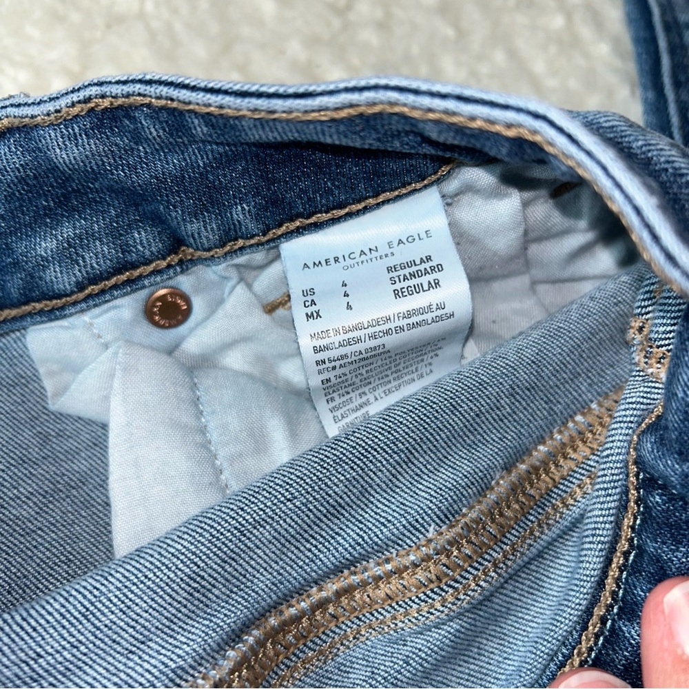 American Eagle Mom Jeans Size 4 - Picture 3 of 5